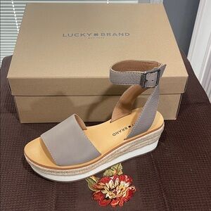 Lucky Brand Women's Taupe Platform Sandals